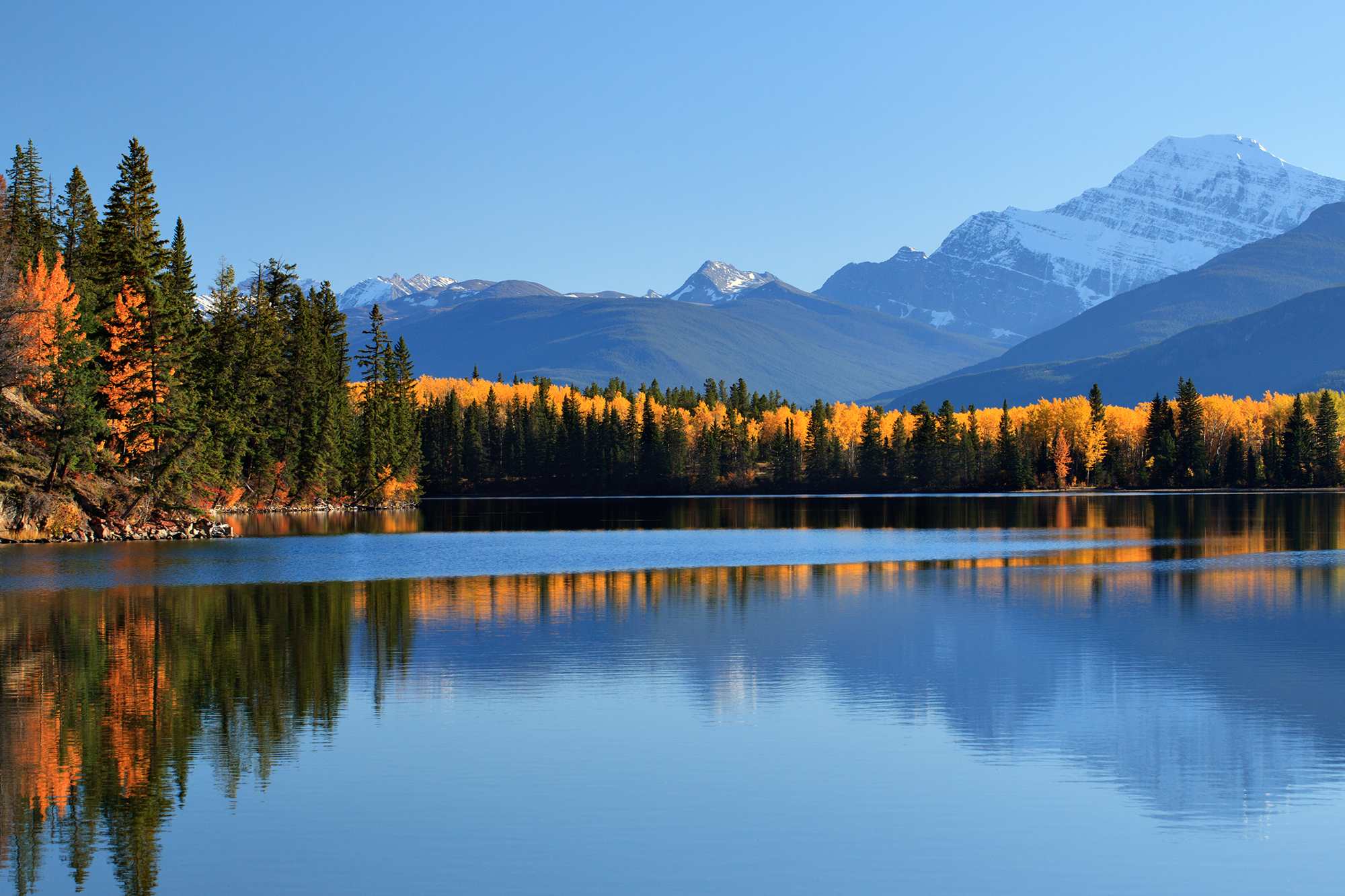 Lake with Mountains Jasper in the Fall