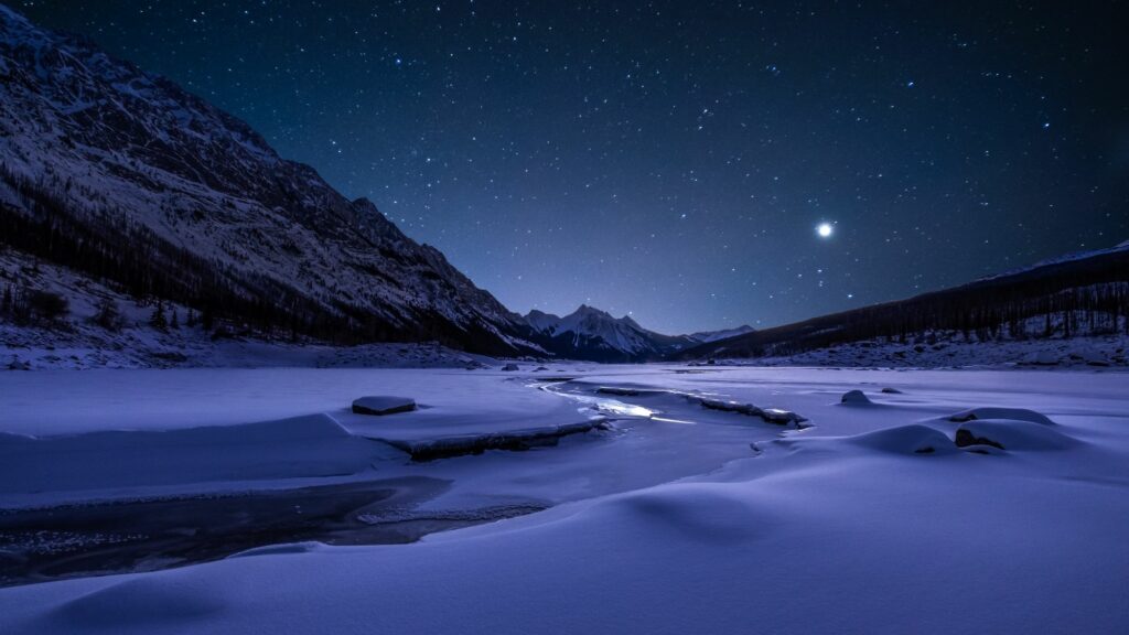 Dark Sky Preserve Jasper National Park - Medicine lake in winter
